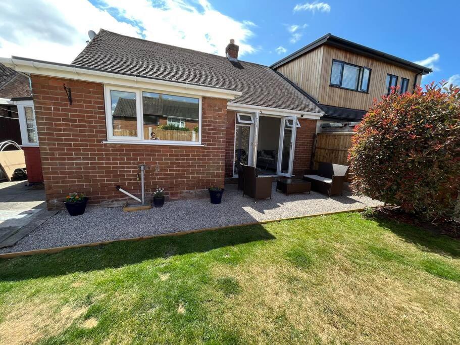 Idyllic Bungalow, Ideal Location In West Lancashire Burscough Εξωτερικό φωτογραφία